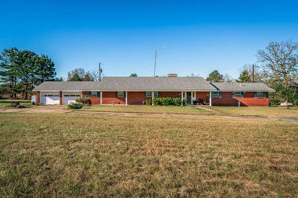 3.18 Acres of Residential Land with Home for Sale in Henderson, Texas