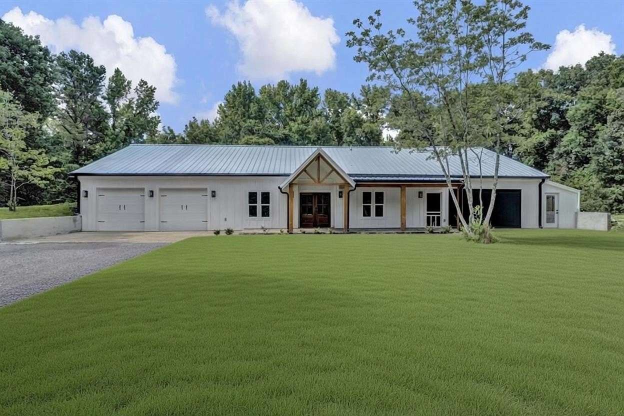 10 Acres of Land with Home for Sale in Millington, Tennessee