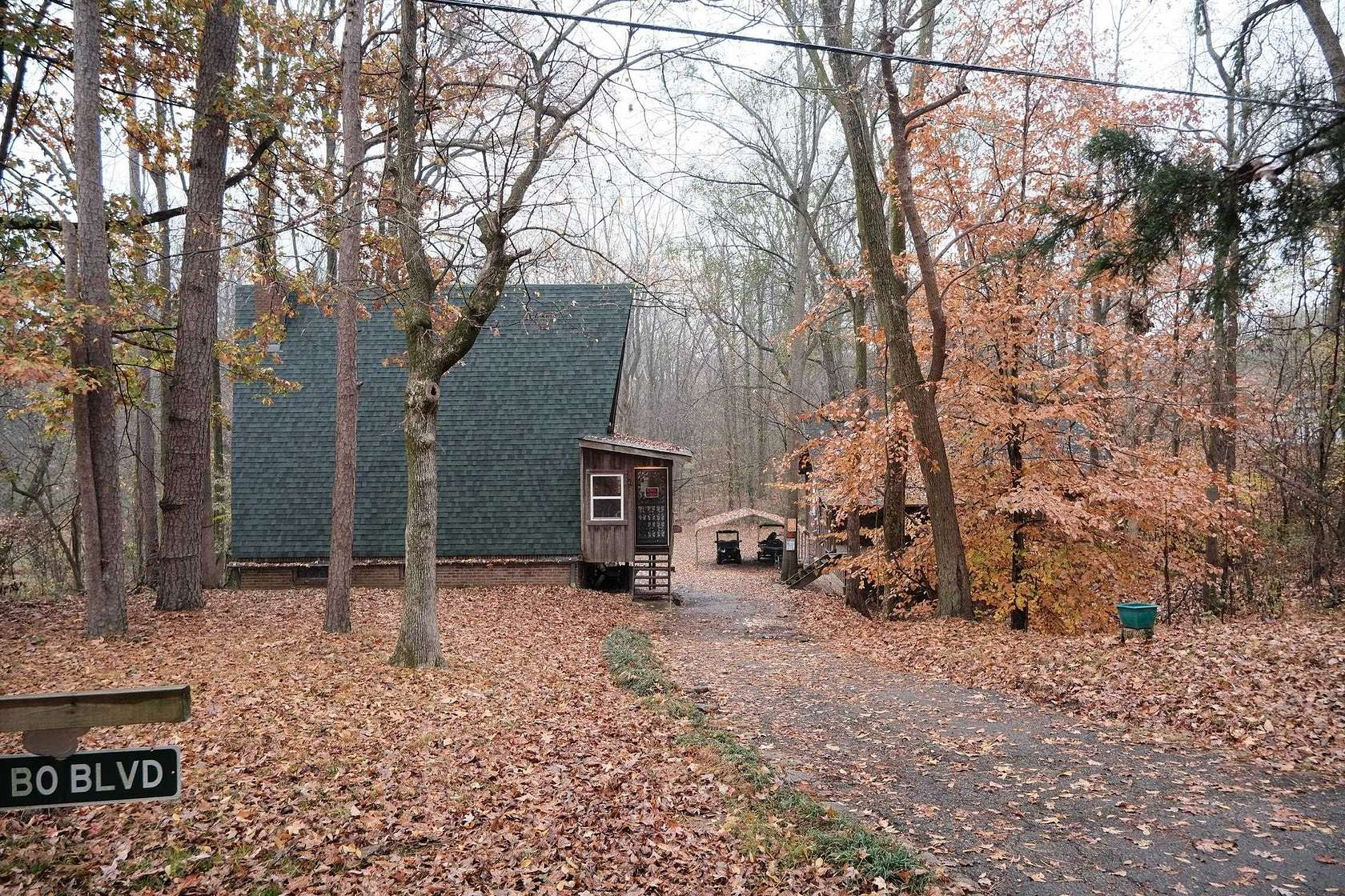 4.5 Acres of Residential Land with Home for Sale in Memphis, Tennessee