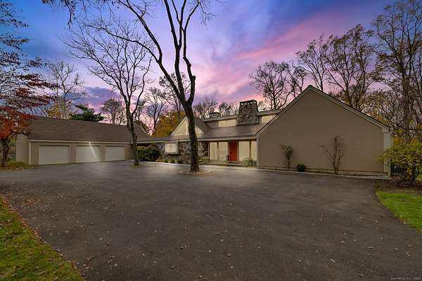 4.38 Acres of Residential Land with Home for Sale in Stamford, Connecticut