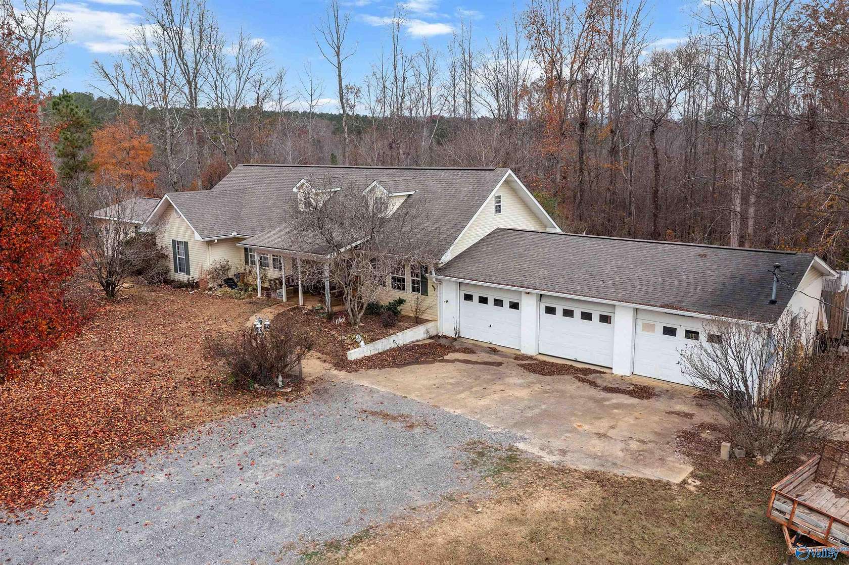 28.4 Acres of Land with Home for Sale in Gadsden, Alabama