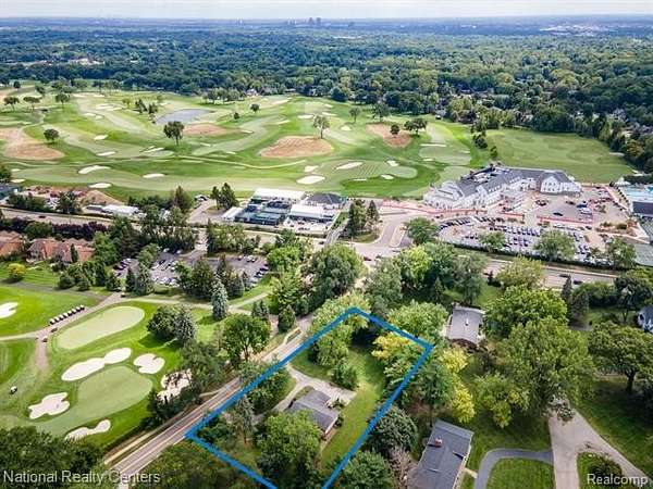 0.77 Acres of Residential Land for Sale in Bloomfield Hills, Michigan