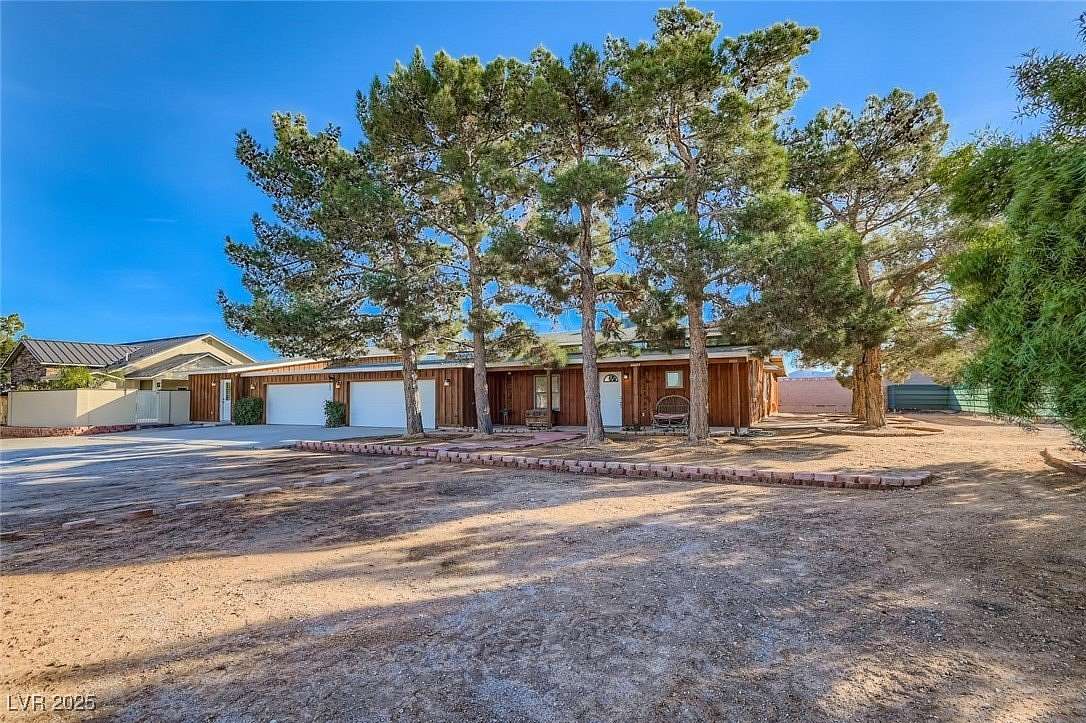 2.14 Acres of Residential Land with Home for Sale in Las Vegas, Nevada