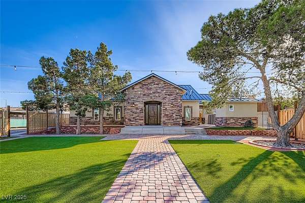 2.14 Acres of Land with Home for Sale in Las Vegas, Nevada