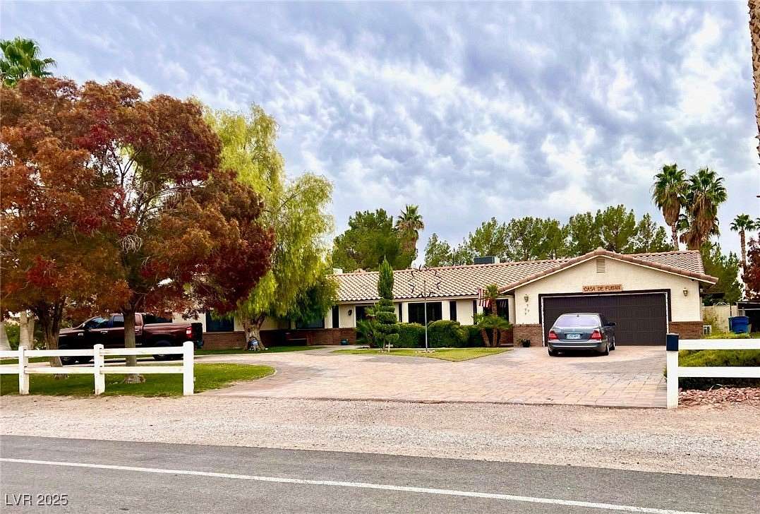 2 Acres of Residential Land with Home for Sale in Las Vegas, Nevada