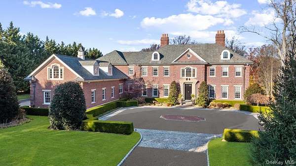 5 Acres of Residential Land with Home for Sale in Mill Neck, New York