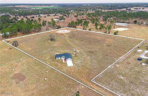 10 Acres of Residential Land with Home for Sale in Morriston, Florida