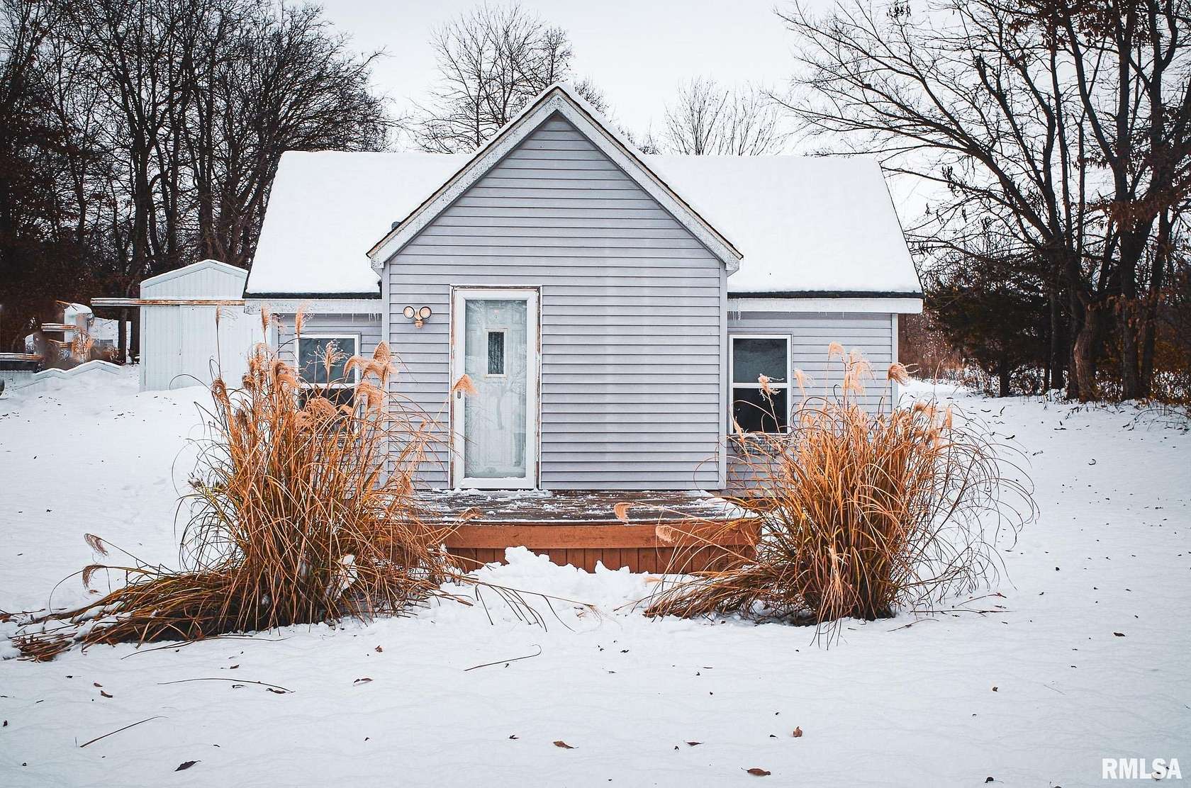 3 Acres of Residential Land with Home for Sale in Mechanicsburg, Illinois