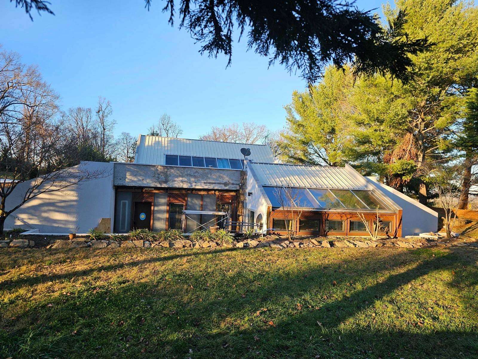 1.52 Acres of Residential Land with Home for Sale in Morristown, Tennessee