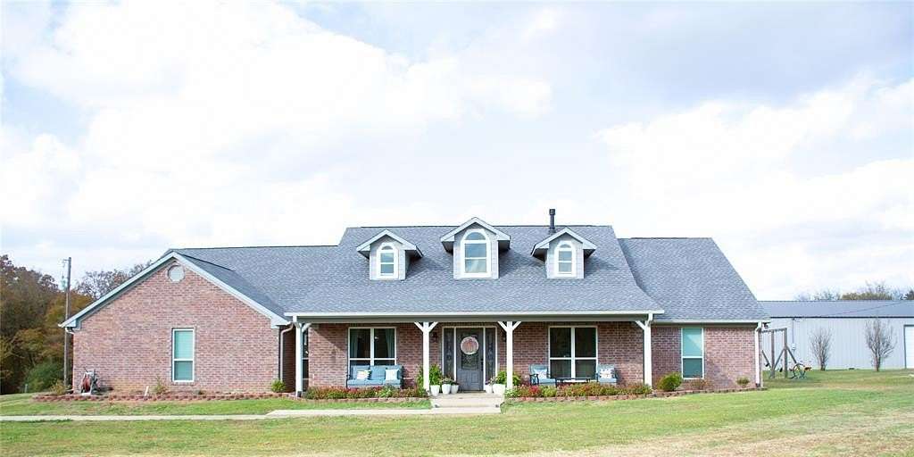 29 Acres of Land with Home for Sale in Saltillo, Texas