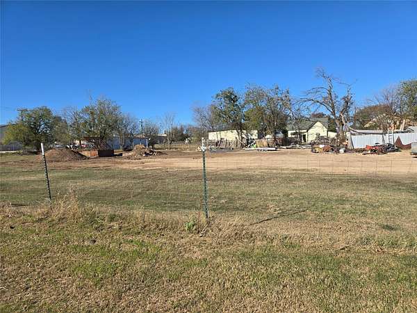 1 Acre of Commercial Land for Sale in Comanche, Texas