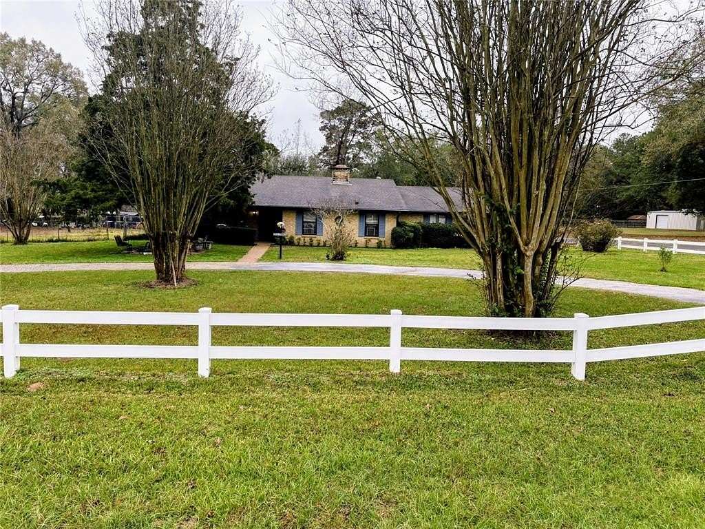 1.5 Acres of Residential Land with Home for Sale in Tyler, Texas