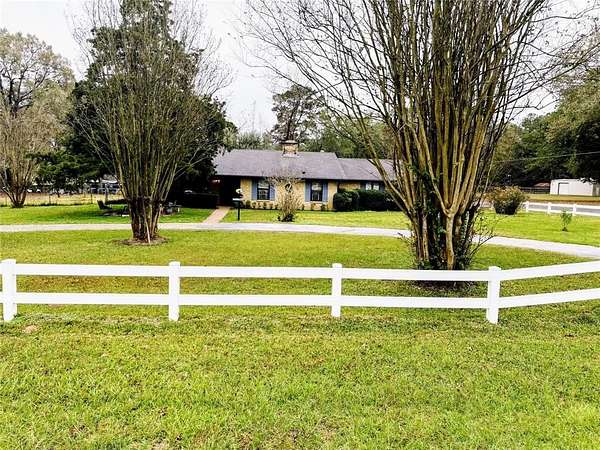 1.5 Acres of Residential Land with Home for Sale in Tyler, Texas