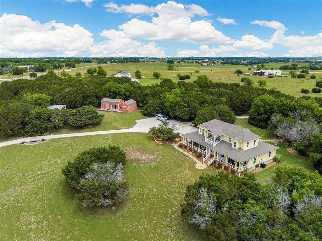28.8 Acres of Land with Home for Sale in Moody, Texas