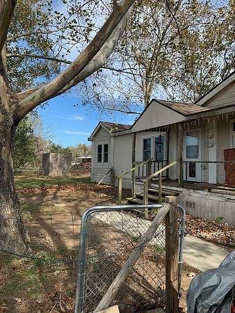 1.64 Acres of Residential Land with Home for Sale in Washington, Texas