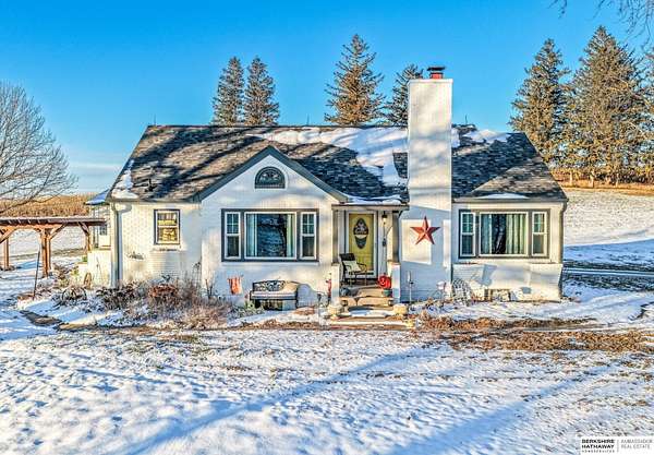 4.54 Acres of Residential Land with Home for Sale in Underwood, Iowa