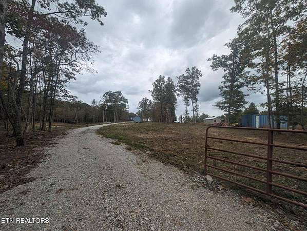 10 Acres of Residential Land for Sale in Deer Lodge, Tennessee