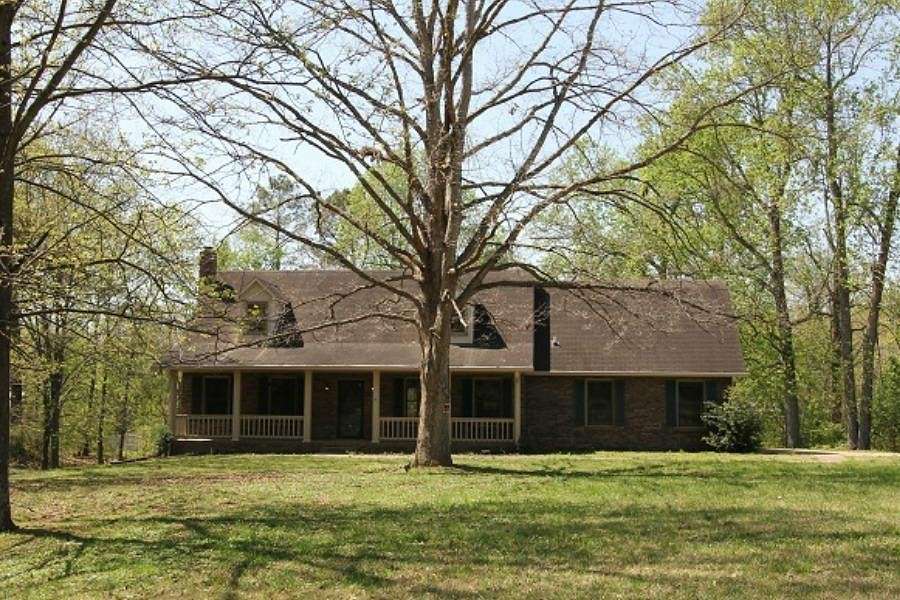 2 Acres of Residential Land with Home for Lease in Clarksville, Tennessee