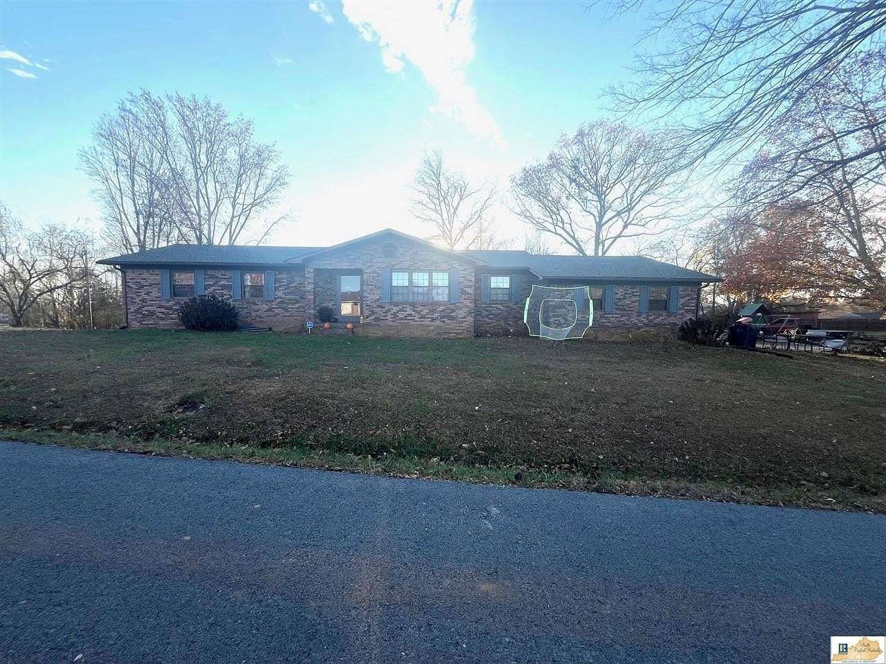 2 Acres of Residential Land with Home for Sale in Edmonton, Kentucky