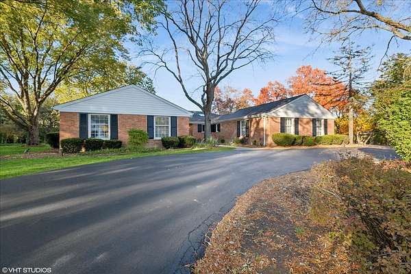 1.55 Acres of Residential Land with Home for Sale in Inverness, Illinois