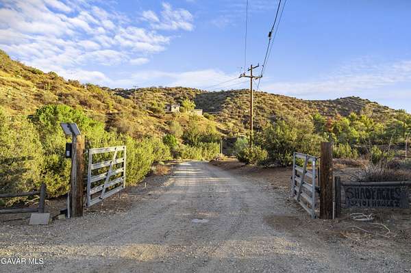 7 Acres of Land with Home for Lease in Acton, California