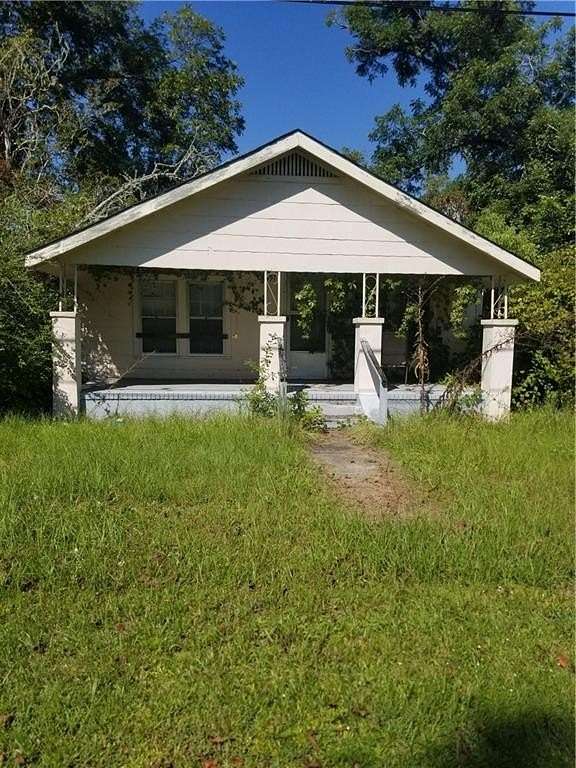 4.5 Acres of Residential Land with Home for Sale in Blackshear, Georgia