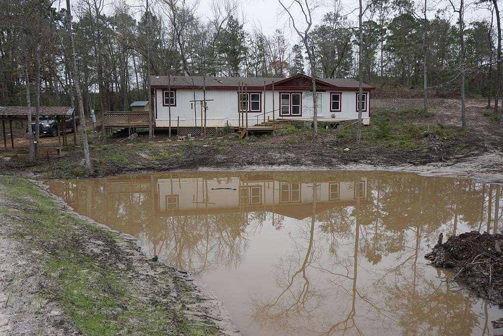 6.12 Acres of Residential Land with Home for Sale in Palestine, Texas