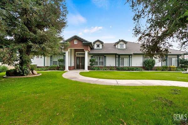 1.73 Acres of Residential Land with Home for Sale in Bakersfield, California