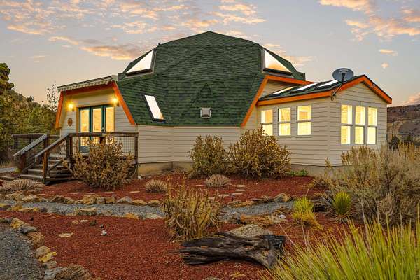 2 Acres of Residential Land with Home for Sale in Terrebonne, Oregon