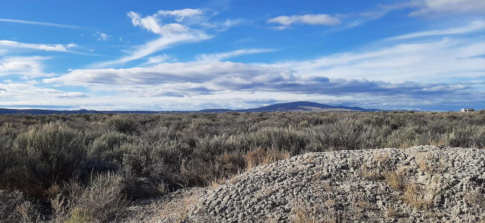 20 Acres of Recreational Land & Farm for Sale in Christmas Valley, Oregon