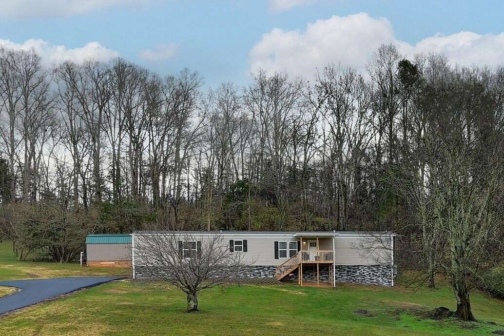 3.49 Acres of Residential Land with Home for Sale in Jefferson City, Tennessee