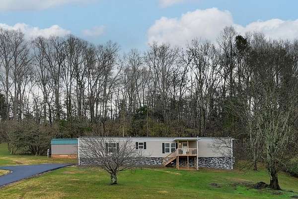 3.49 Acres of Residential Land with Home for Sale in Jefferson City, Tennessee