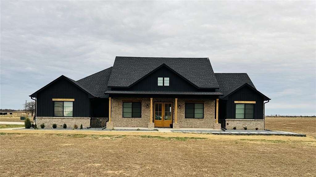 5 Acres of Residential Land with Home for Sale in Crescent, Oklahoma