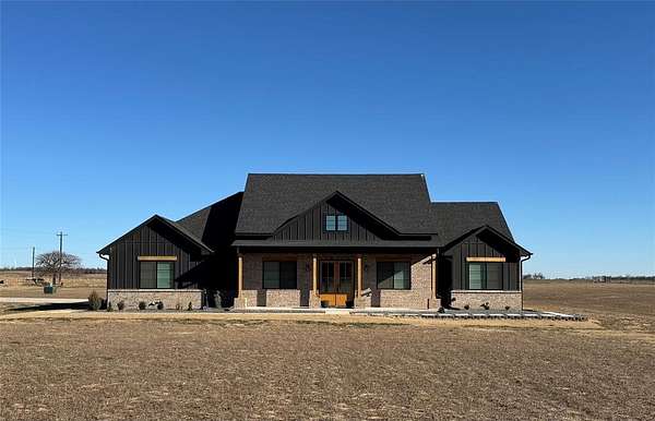 5 Acres of Residential Land with Home for Sale in Crescent, Oklahoma