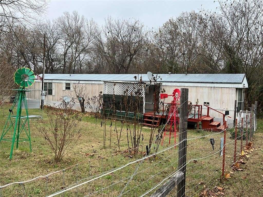 2 Acres of Residential Land with Home for Sale in Sasakwa, Oklahoma