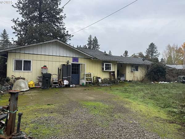 1.52 Acres of Land with Home for Sale in Veneta, Oregon