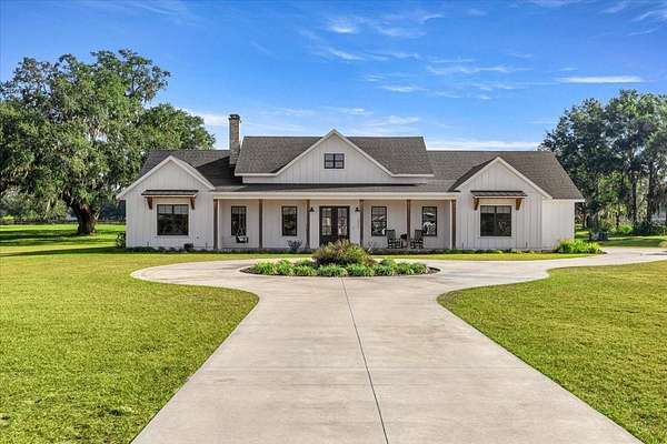 5.12 Acres of Residential Land with Home for Sale in Oxford, Florida