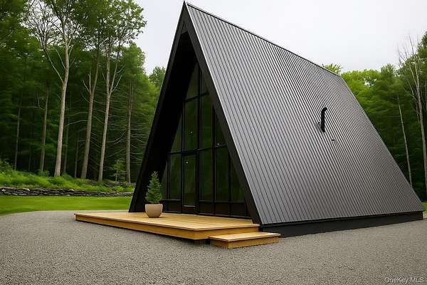 5.67 Acres of Residential Land with Home for Sale in Narrowsburg, New York