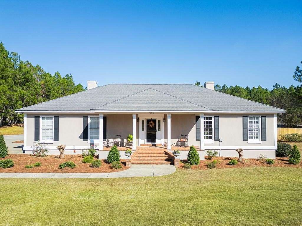2.3 Acres of Residential Land with Home for Sale in Leesburg, Georgia