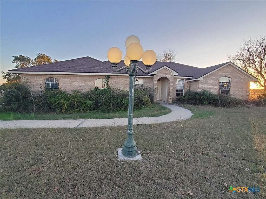 10 Acres of Residential Land with Home for Sale in Troy, Texas