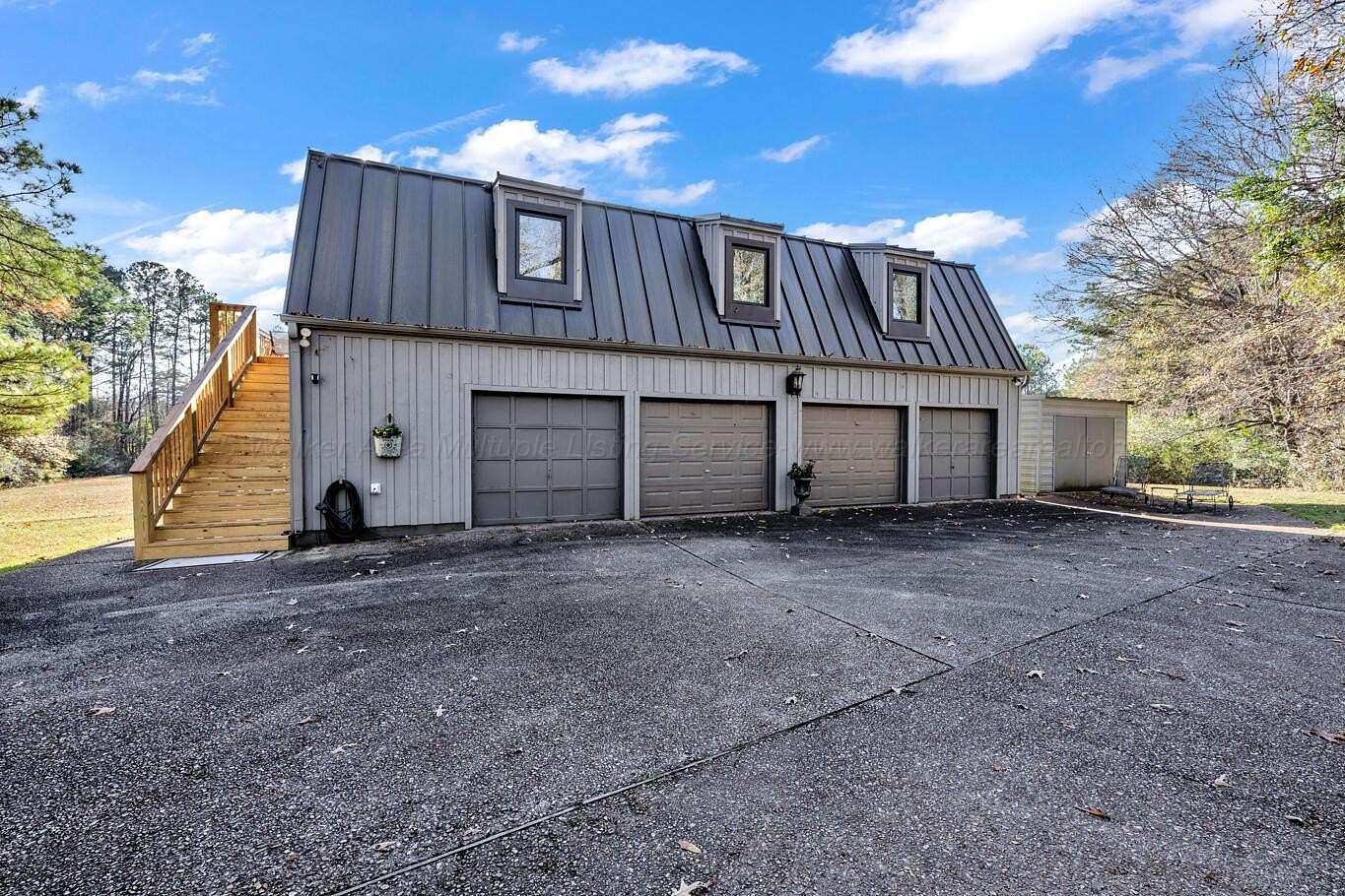 7 Acres of Residential Land with Home for Sale in Jasper, Alabama