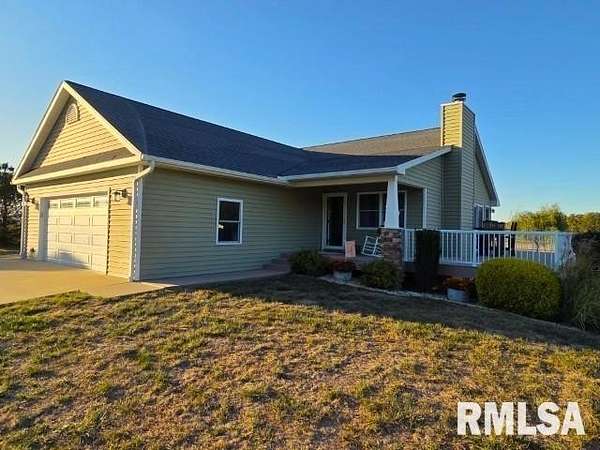 4.15 Acres of Residential Land with Home for Sale in Mount Vernon, Illinois