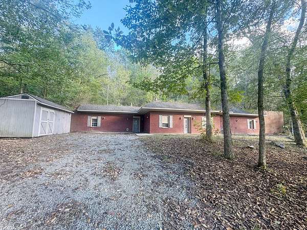 5.6 Acres of Land with Home for Sale in Fayetteville, Tennessee