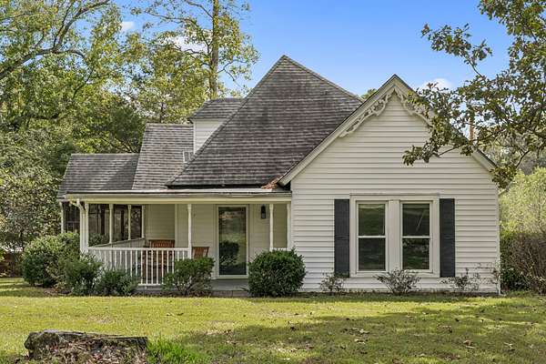 5.7 Acres of Residential Land with Home for Sale in Clarksville, Tennessee