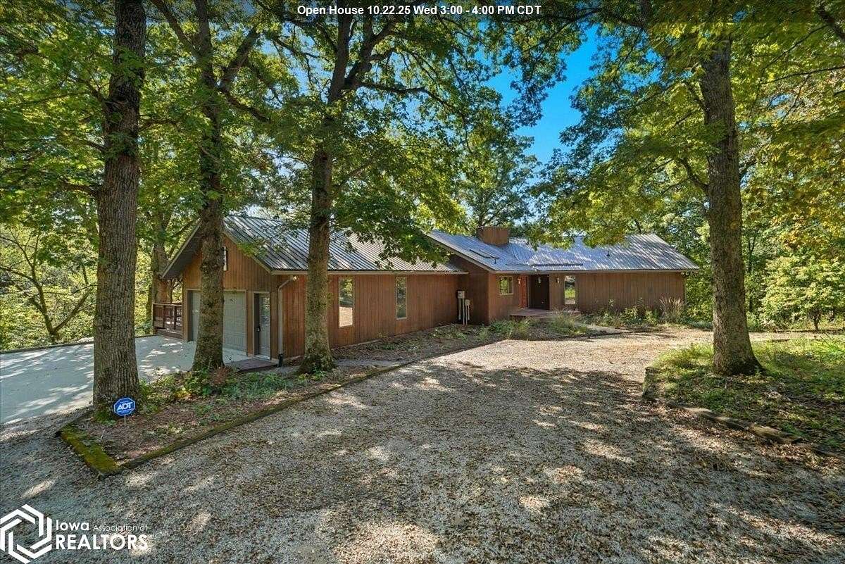 3.5 Acres of Residential Land with Home for Sale in Eldora, Iowa