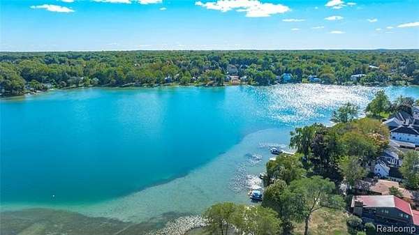 0.37 Acres of Residential Land for Sale in West Bloomfield, Michigan