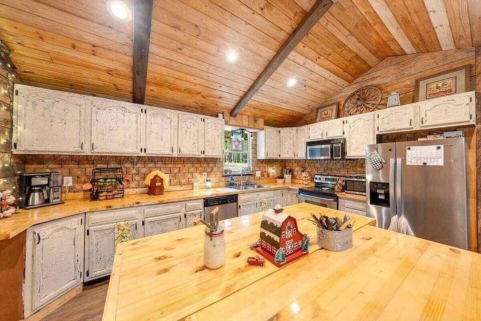 5 Acres of Residential Land with Home for Sale in Nauvoo, Alabama