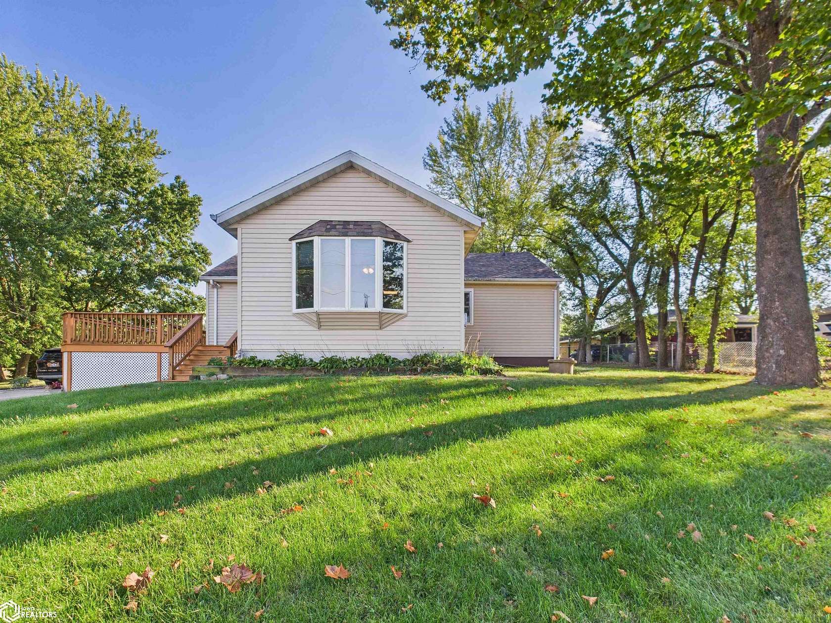 2.26 Acres of Residential Land with Home for Sale in Ottumwa, Iowa