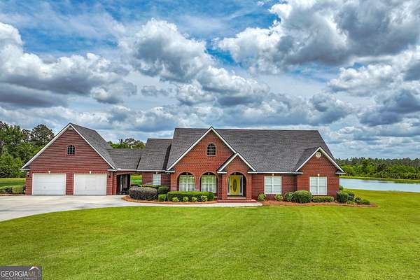 106 Acres of Land with Home for Sale in Waycross, Georgia