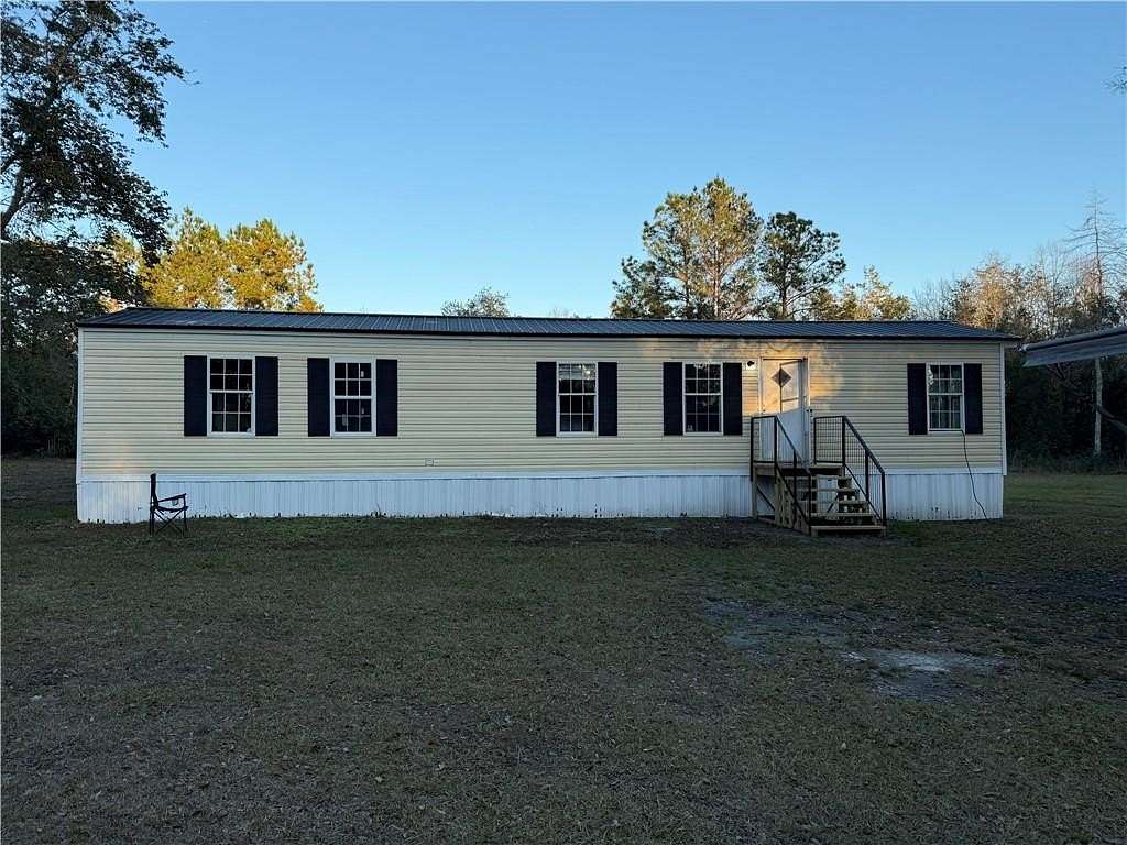 3 Acres of Residential Land with Home for Sale in Blackshear, Georgia